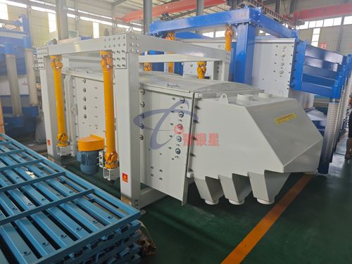 智能搖擺篩破解耐火材料篩分痛點(diǎn)，廣東企業(yè)千里赴新鄉(xiāng)鎖定 “方形篩設(shè)備”